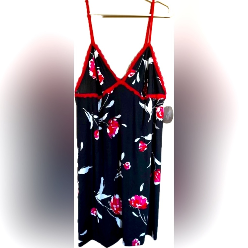 Secret Treasures Floral Chemise. New with tags. Women’s size XL(16-18)
